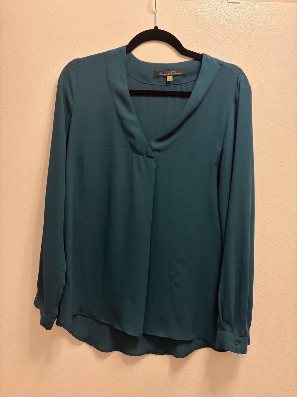 Green V-Neck Long-Sleeve Blouse
